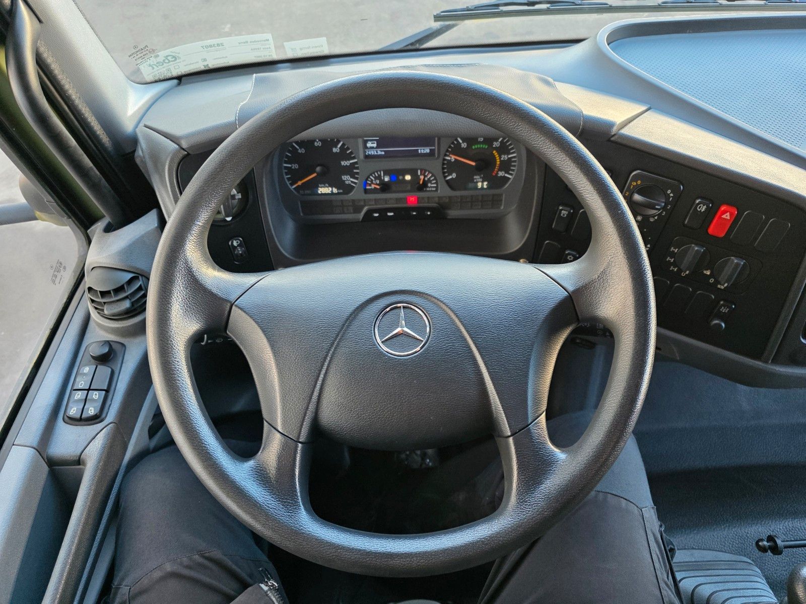 Fahrzeugabbildung Mercedes-Benz Axor 1829 A 4x4 Klima Standheizung 3 Sitze