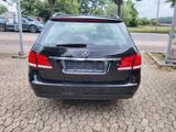 Mercedes-Benz E 300 BlueTec / Leder / Navi / Kamera / - Mercedes-Benz E 300 mit Diesel-Antrieb: Automatik