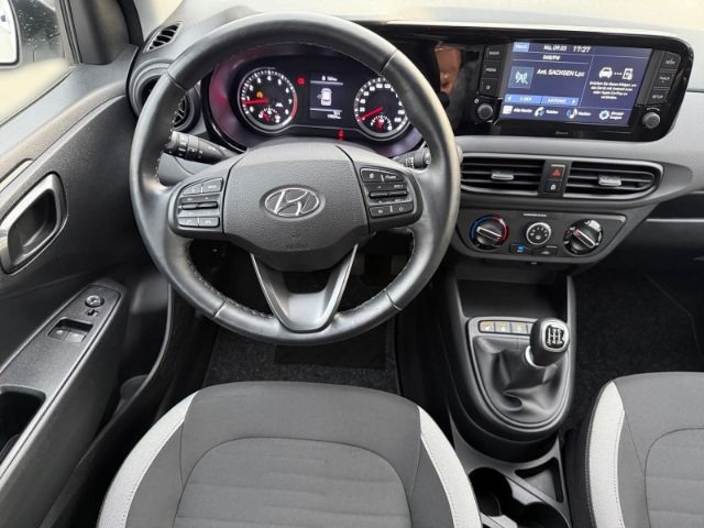 Fahrzeugabbildung Hyundai i10 1.2 Trend +CARPLAY+KLIMA+SHZ+RADIO+TEMPOMAT+