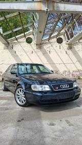 Audi S6 C4 4.2 - Audi S6 mit Benzin-Antrieb: Limousine, 4.2