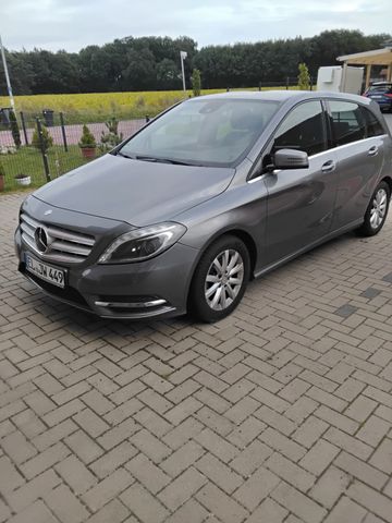 Mercedes-Benz B 200 -