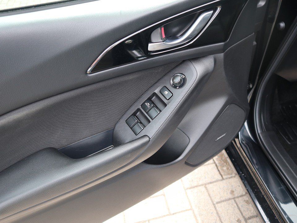Fahrzeugabbildung Mazda 3 Sports-Line G-120 BI-XENON BOSE HUD EPH RFK SH