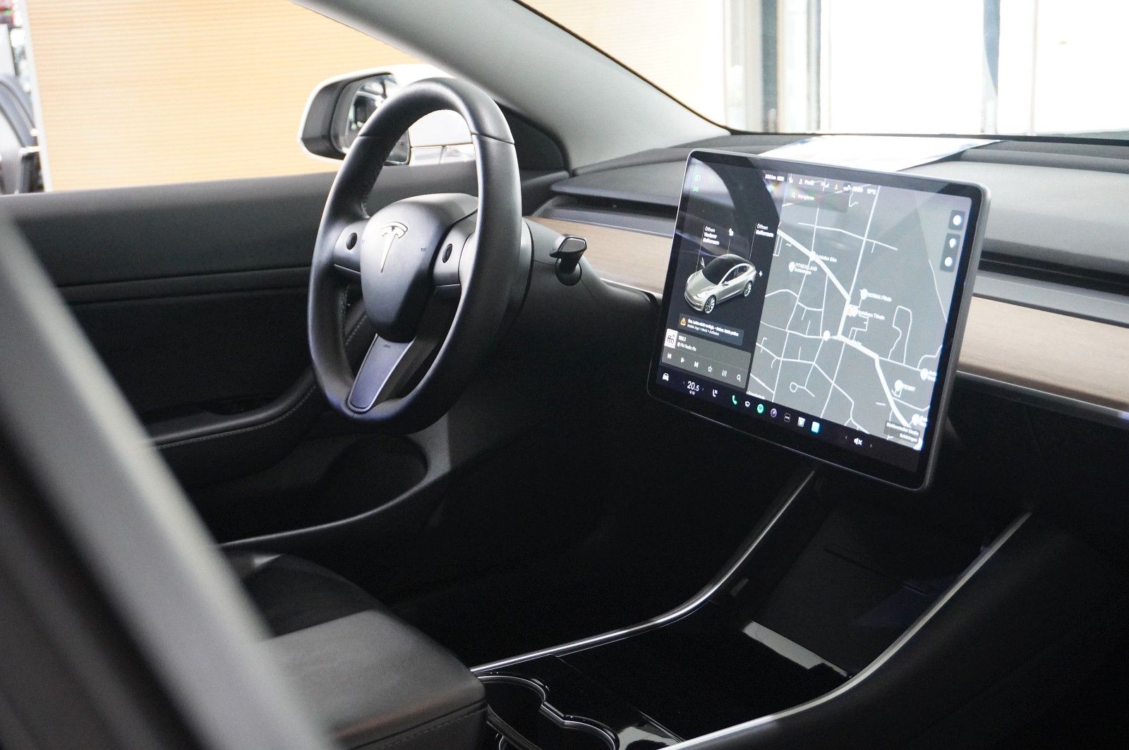 Fahrzeugabbildung Tesla Model 3 Standard Range Plus NAVI/KAMERA/SH/PANO