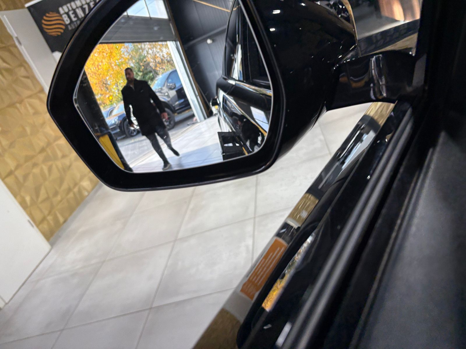 Fahrzeugabbildung Land Rover Range Rover Velar/R-DYNAMIC/PANO/HEAD-UP/ACC