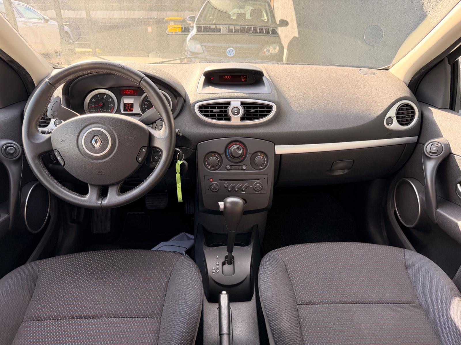 Renault Clio 2010 — photo 9