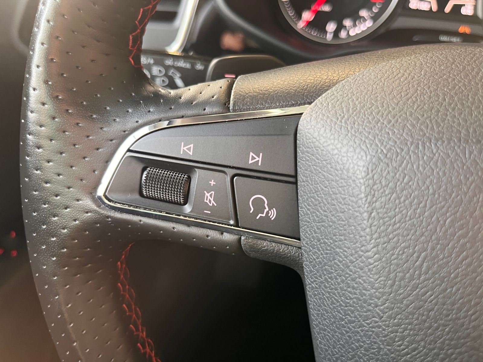 Fahrzeugabbildung SEAT Leon ST FR Black Matt Edition LED NAVI ALU