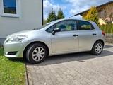 Toyota Auris 1.4 VVT-i Luna Luna - Toyota Auris Luna mit Benzin-Antrieb