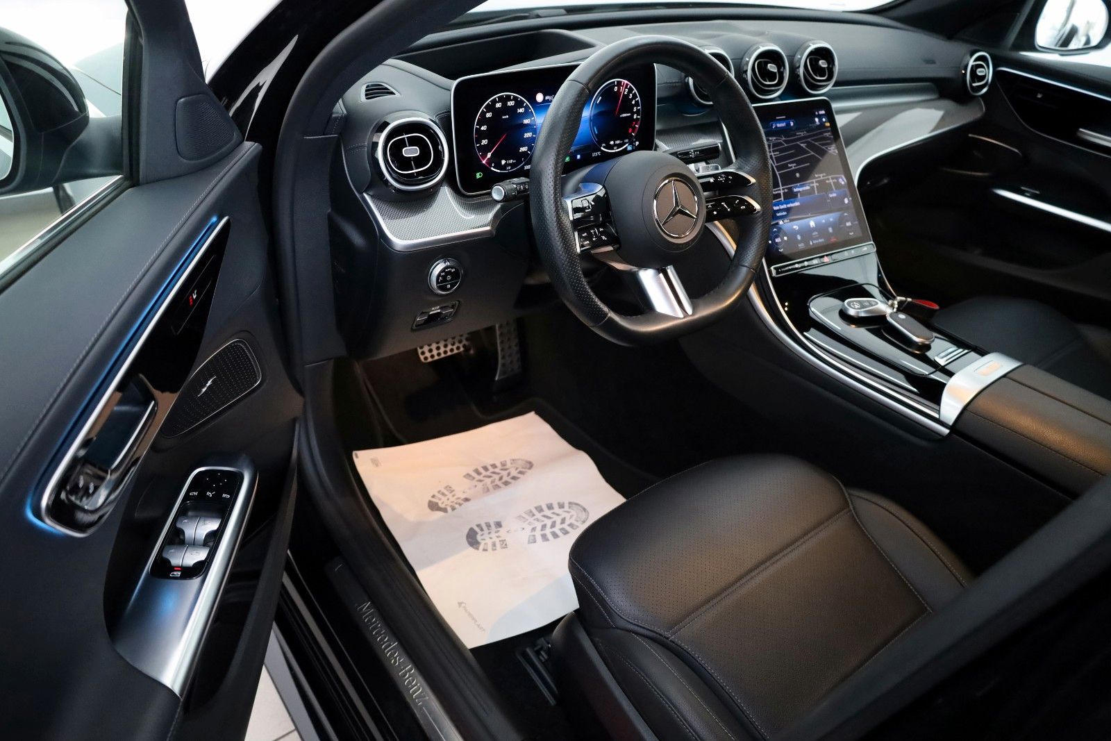 Fahrzeugabbildung Mercedes-Benz C 300e T AMG Line Leder,Navi,LED,HUD,SH,Park Pak