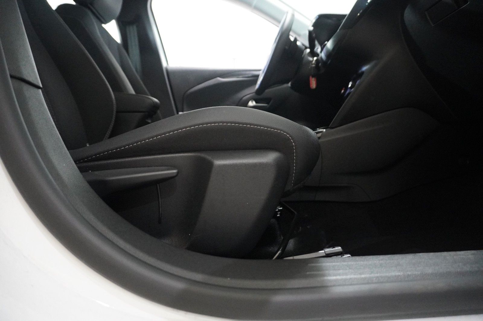 Fahrzeugabbildung Opel Corsa F 1.2T ELEGANCE NAVI/LED/KAMERA/SPORT/DAB+