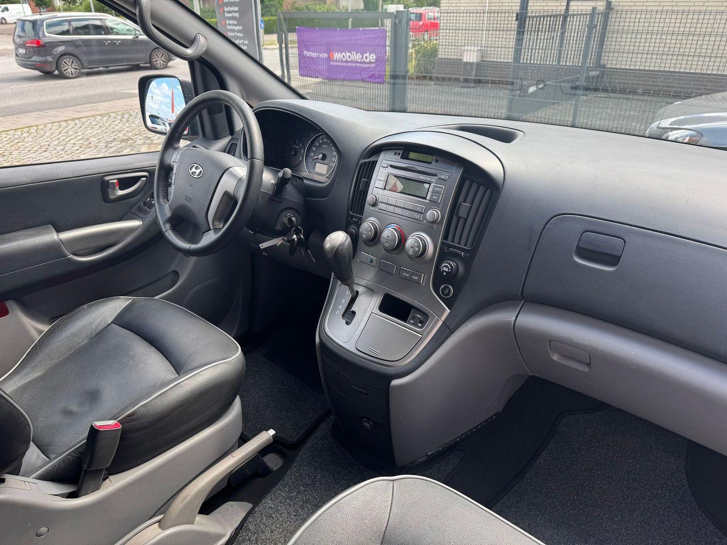 Hyundai H-1 Travel Comfort Leder SHZ AHK Standh. 8Sitze
