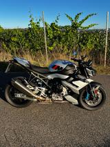 BMW M1000R