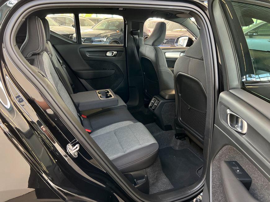 Volvo XC40 B3 Plus-Dark DKG Pano Pixel-LED AHK Pilot B