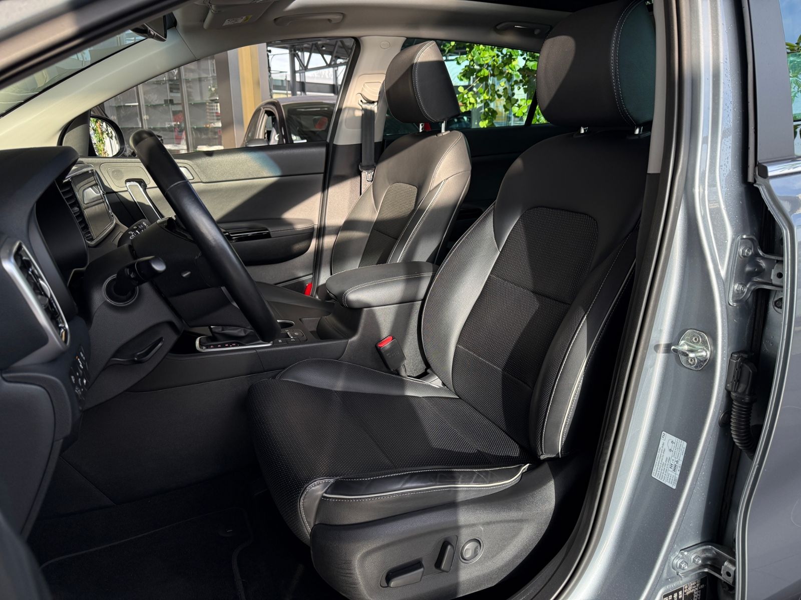 Fahrzeugabbildung Kia Sportage Black Edition PANO AHK LED