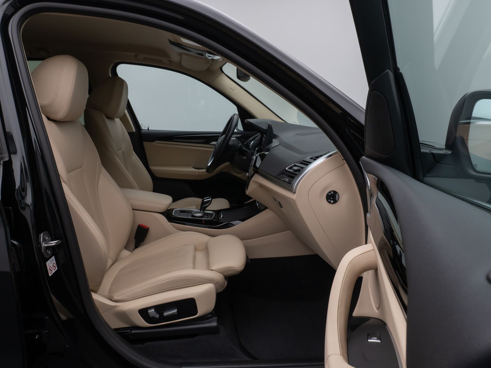 Fahrzeugabbildung BMW X3 xD20d  Kamera DAB HiFi Lnkrhzg Komfort Sport