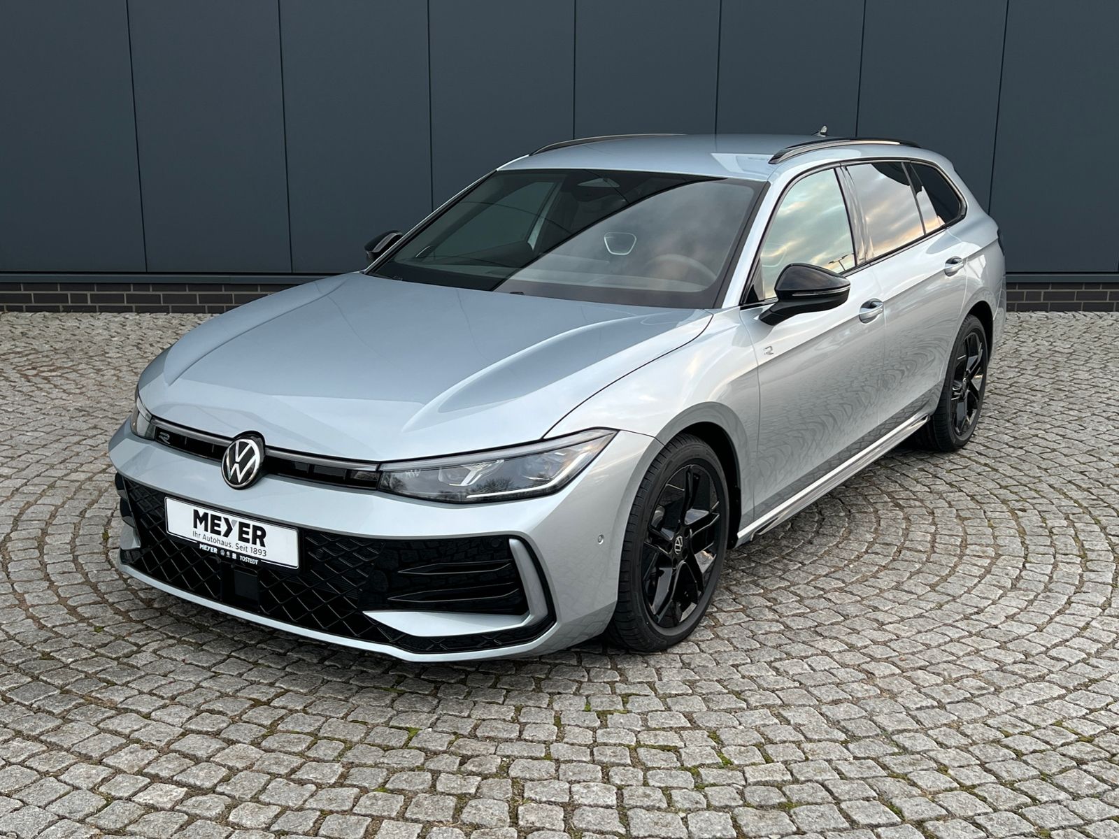 Fahrzeugabbildung Volkswagen Passat Variant R-Line 2.0 TDI DSG 4MOTION *AHK,