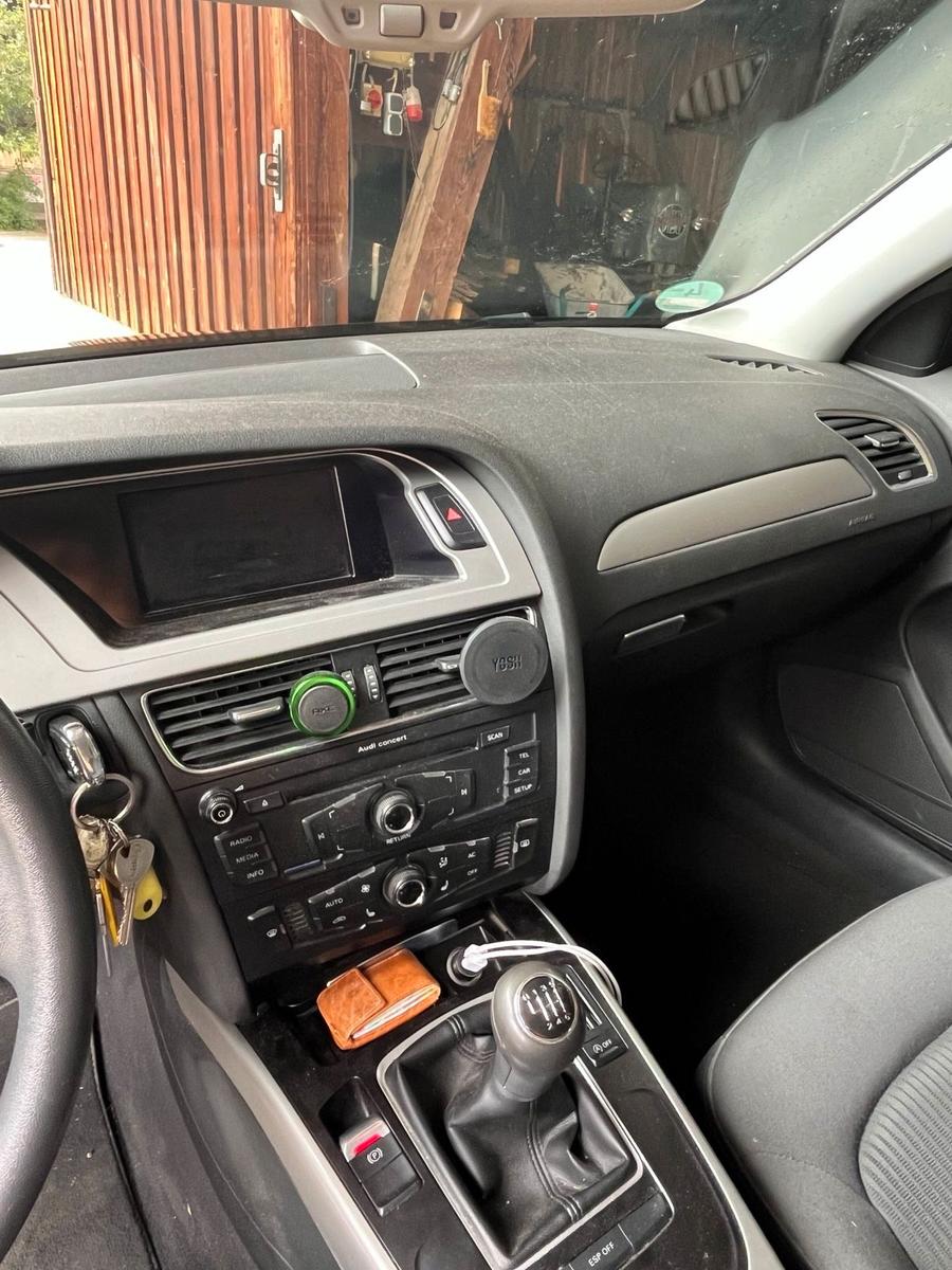 Audi A4 2009 — photo 11