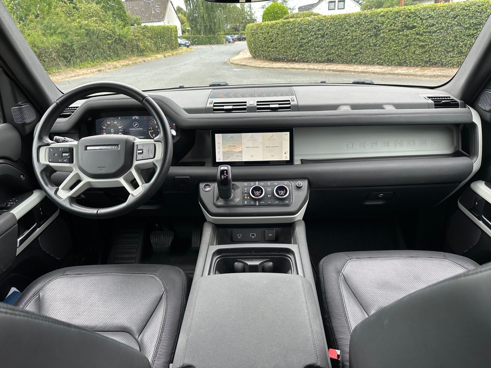 Fahrzeugabbildung Land Rover Defender 110 X-Dynamic 7Sitzer*MERIDIAN*LEDER