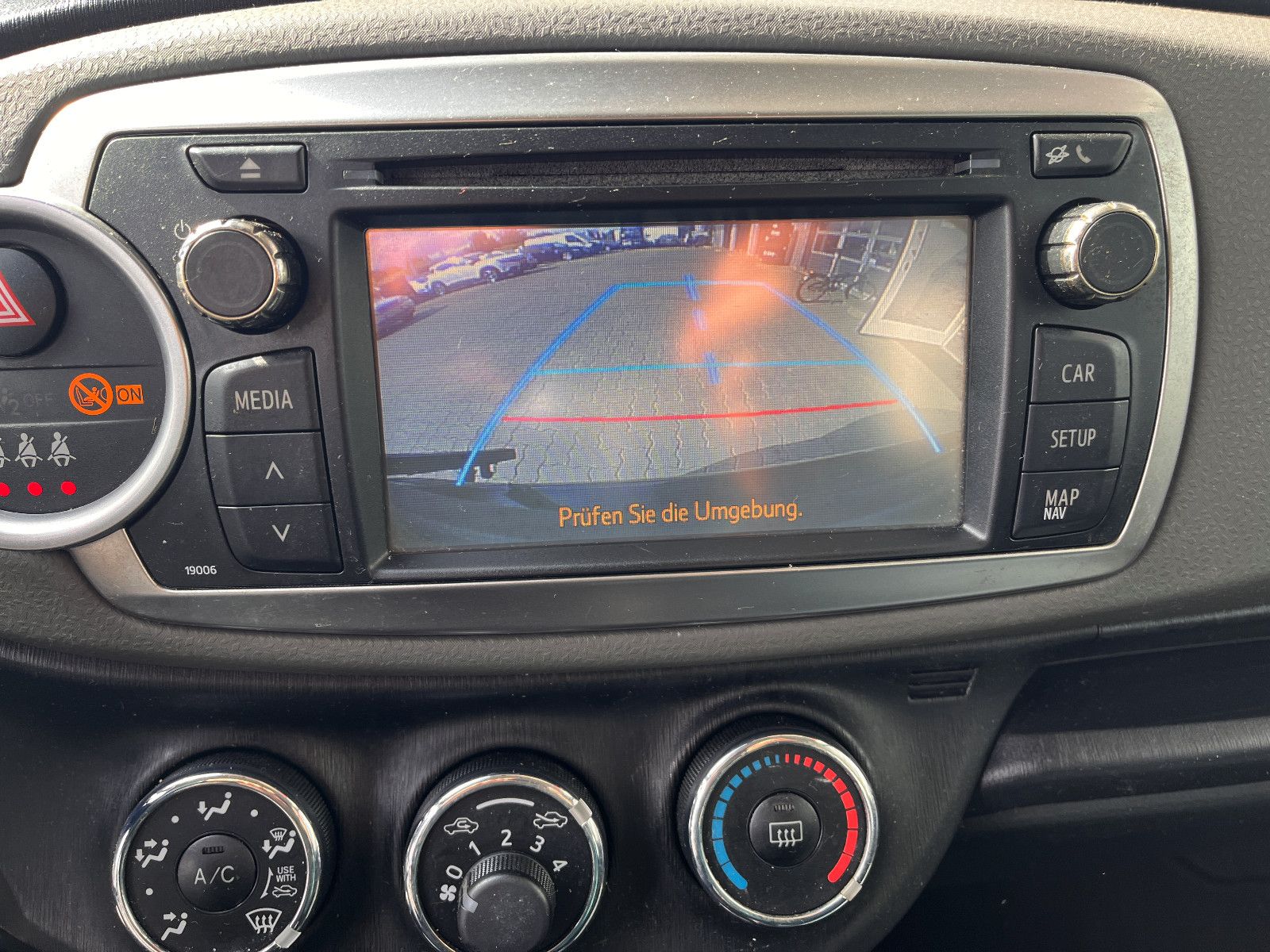 Fahrzeugabbildung Toyota Yaris Life Automatik / Frontschaden