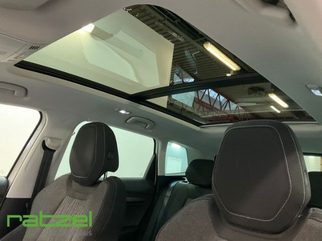 Fahrzeugabbildung SKODA Karoq Style TSI 1.5 Aut. El. Panodach digitales