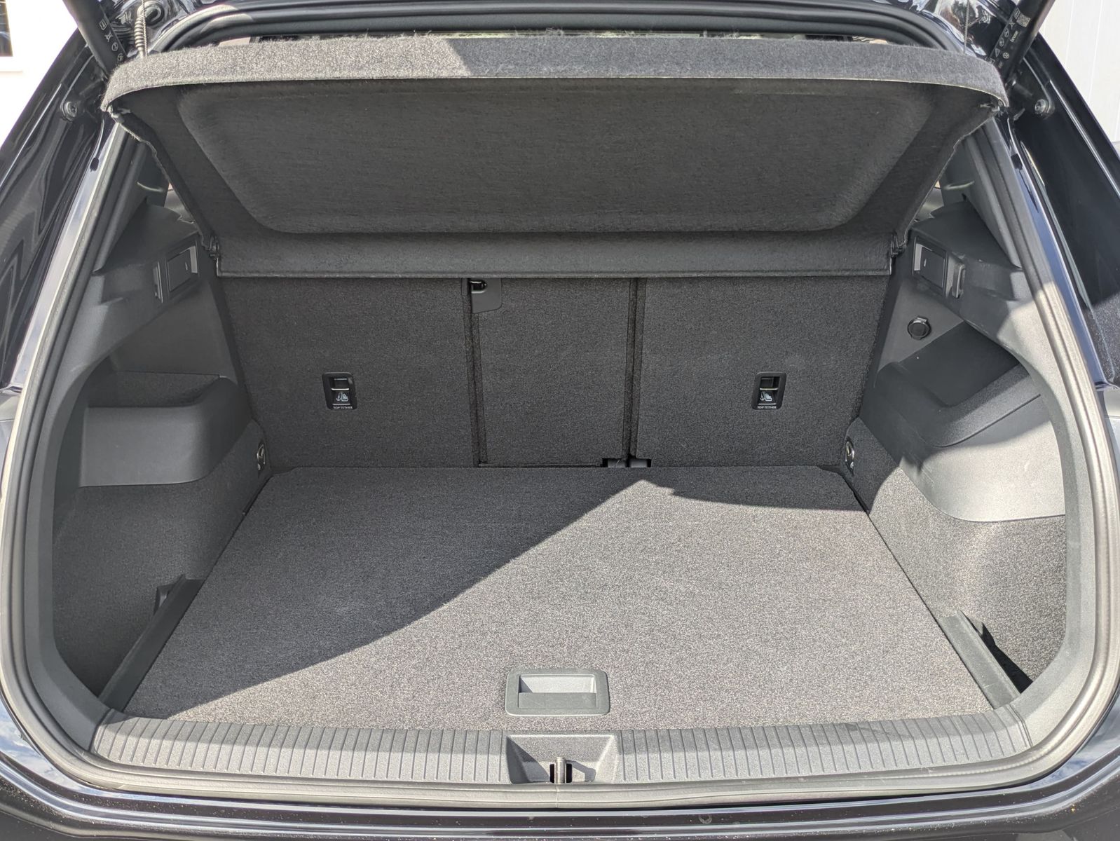 Fahrzeugabbildung Volkswagen Tiguan 2.0 TDI 4M R-Line PANO*H&K*AHK*MATRIX*20"