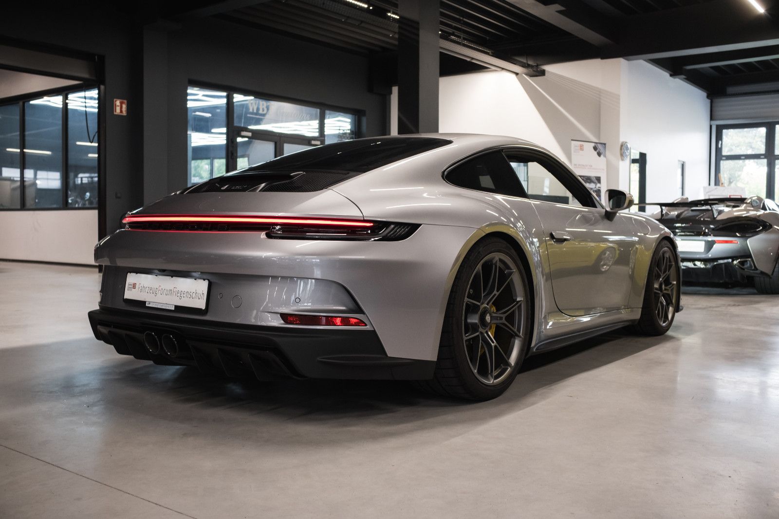 Fahrzeugabbildung Porsche 992/911 GT3 Touring-PCCB-BOSE-Lift-18 Wege Sitze