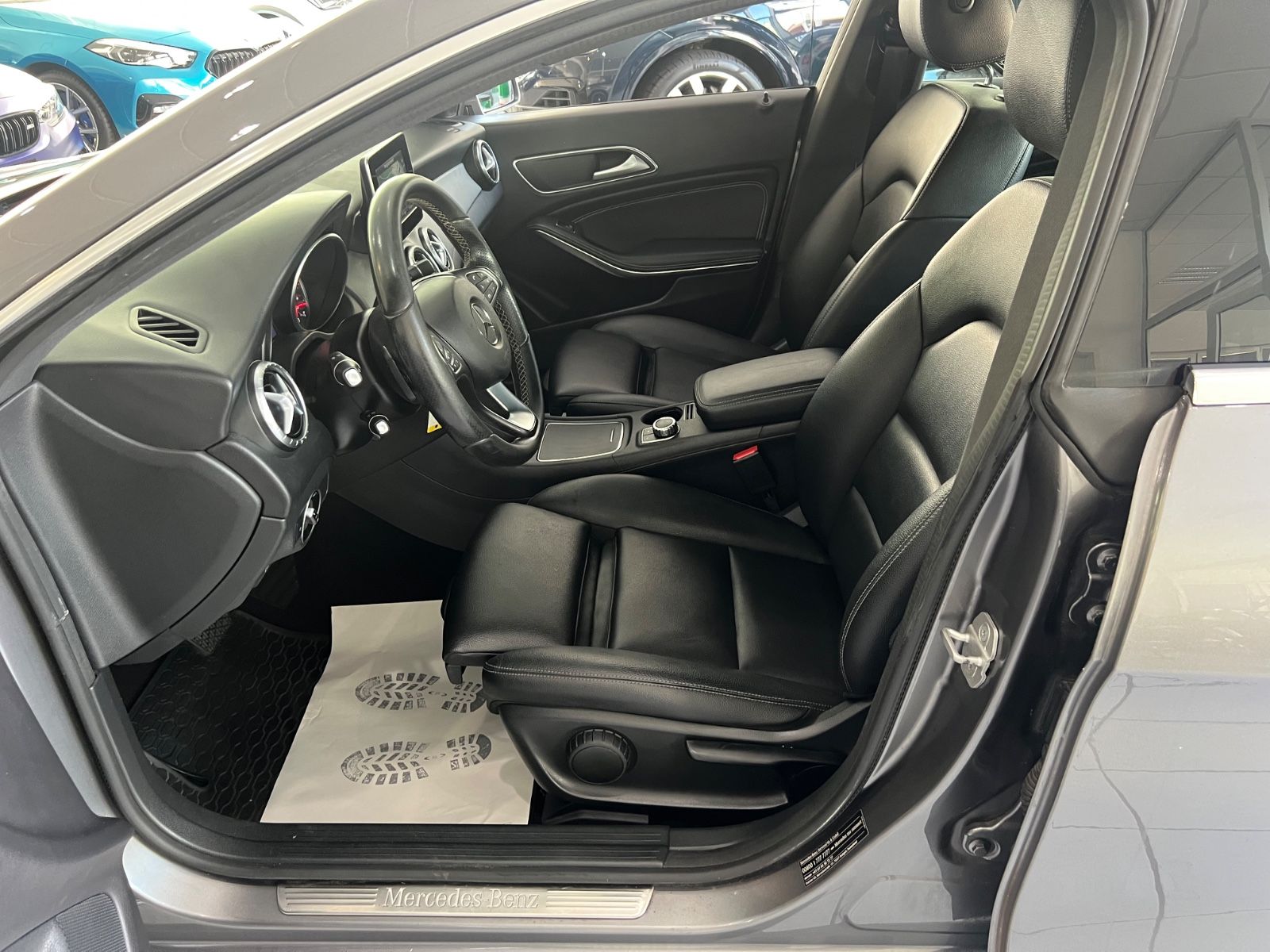 Fahrzeugabbildung Mercedes-Benz CLA 180 Sport Paket * VOLL-LEDER* LED *FACELIFT