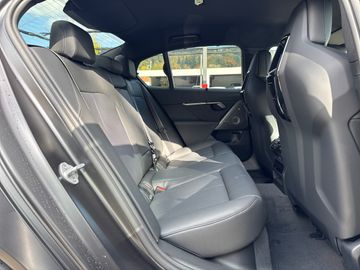 BMW M5 Limousine M Drivers P. DAB LED RFK Klimaaut.