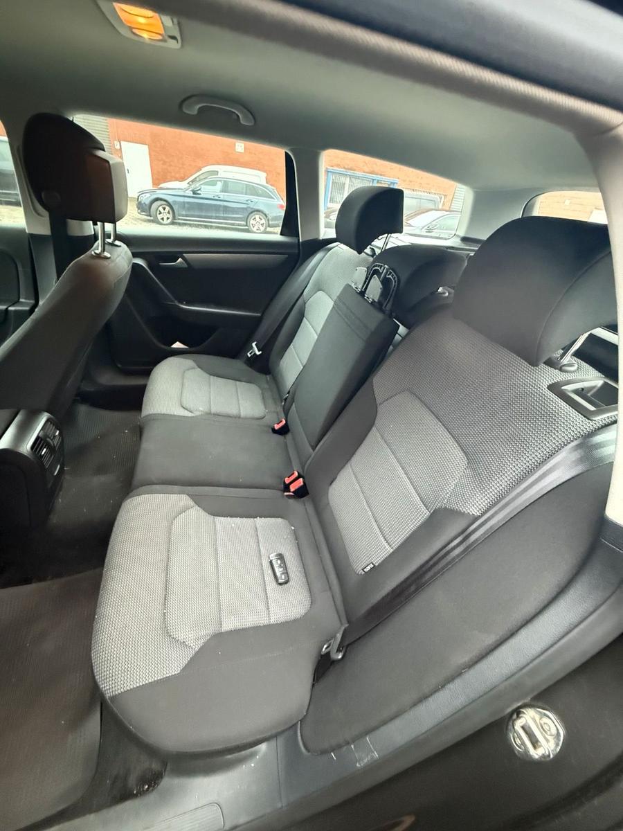 Volkswagen Passat 2011 — photo 10
