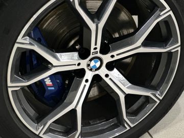 Fahrzeugabbildung BMW X5 xD30d M Sport Komfort ACC Pano Laser HiFi HUD