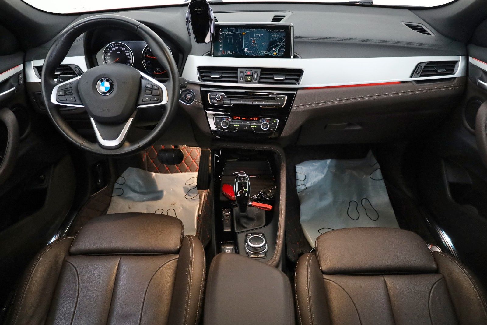 Fahrzeugabbildung BMW X2 sDrive 20 i Advantage Plus,Navi,Kamera,AHK+WR