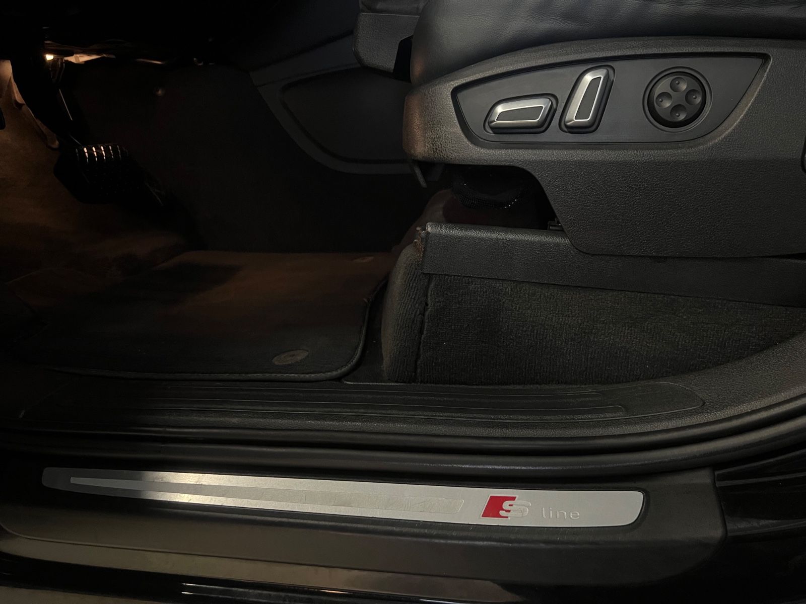 Fahrzeugabbildung Audi Q7 3.0 TDI quattro S line V12 Paket * 7.SITZER *