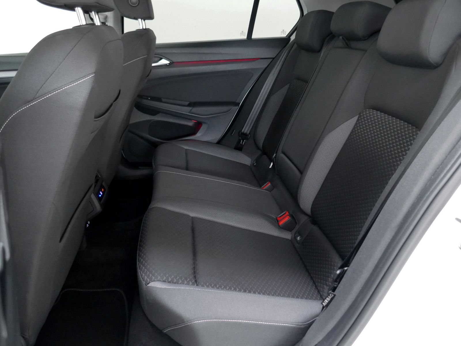 Fahrzeugabbildung Volkswagen Golf VIII Active 2.0 TDI DSG | LED AHK RFK ACC