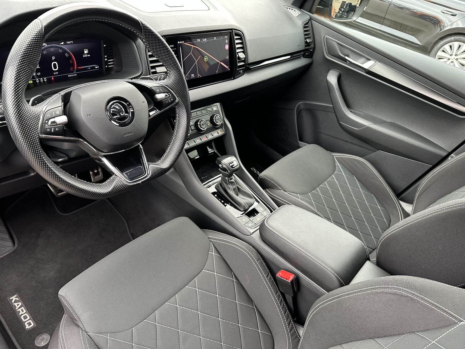 Fahrzeugabbildung SKODA Karoq 2.0 TSI DSG Sportline 4x4 NAV+LED+VCOCK+DC