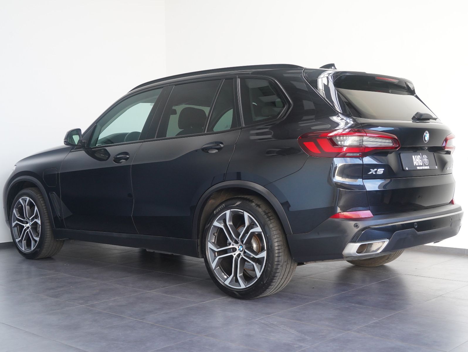 Fahrzeugabbildung BMW X5 xDrive 45 e INDIVIDUAL/MERINO/GESTIK/360°/AHK