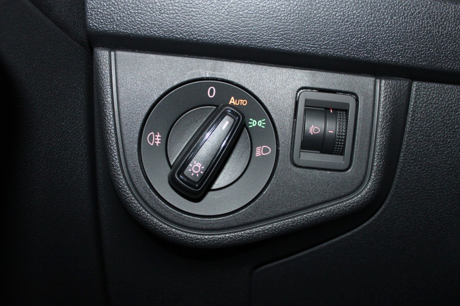 Fahrzeugabbildung Volkswagen Polo 1.0 TSI TRENDLINE 5-trg Klima PDC 1.Hand