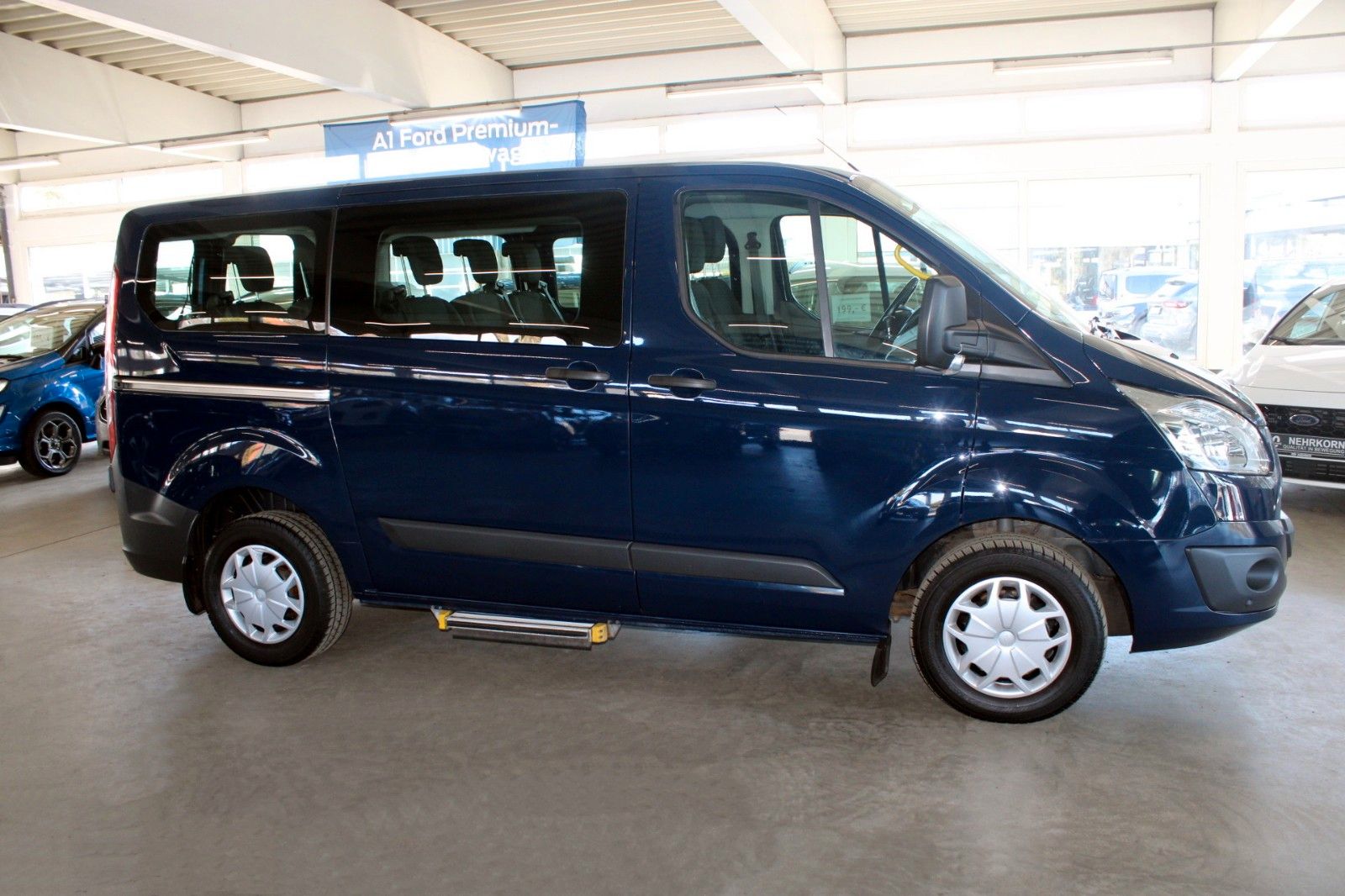 Fahrzeugabbildung Ford Transit Custom Kombi TREND 9-Si Doppelklima AHK