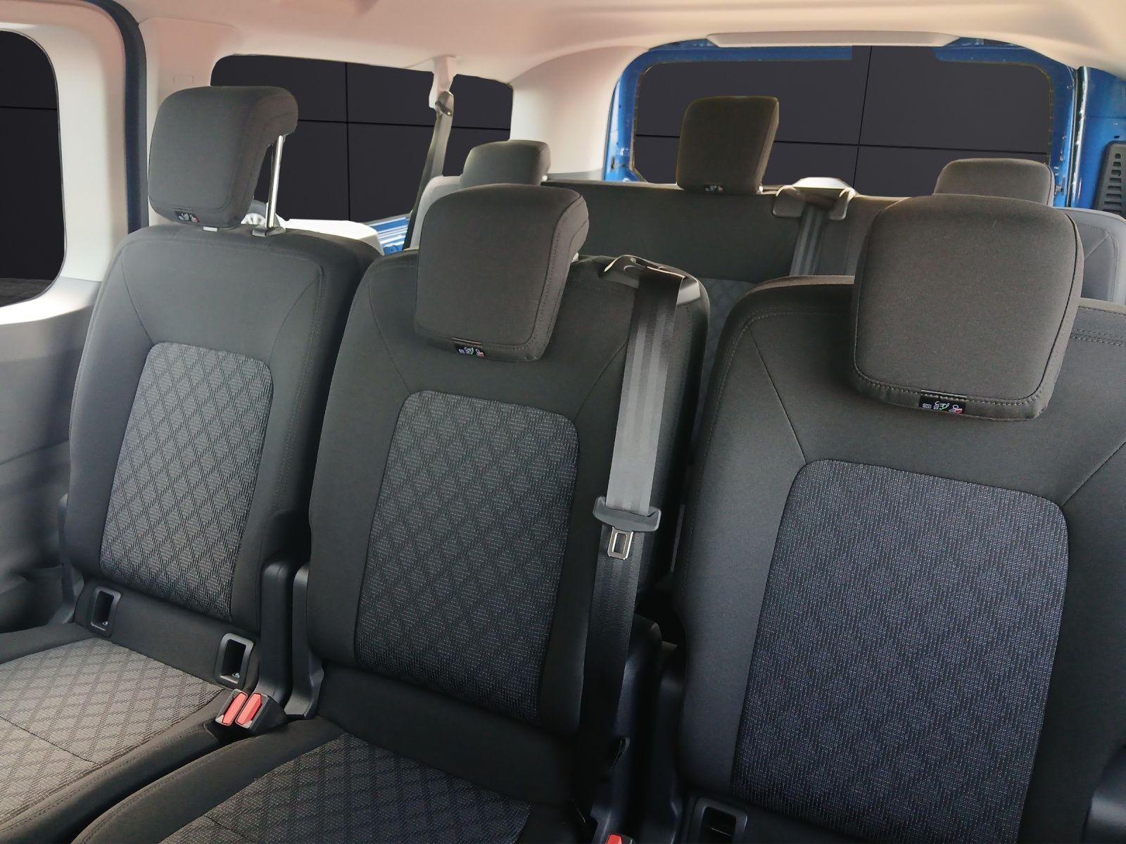 Fahrzeugabbildung Volkswagen T7 Transporter Kombi TDI LR KLIMA RFK PDK