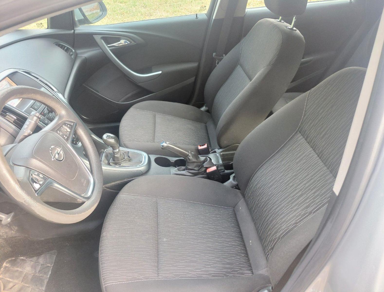Opel Astra 2013 — photo 6