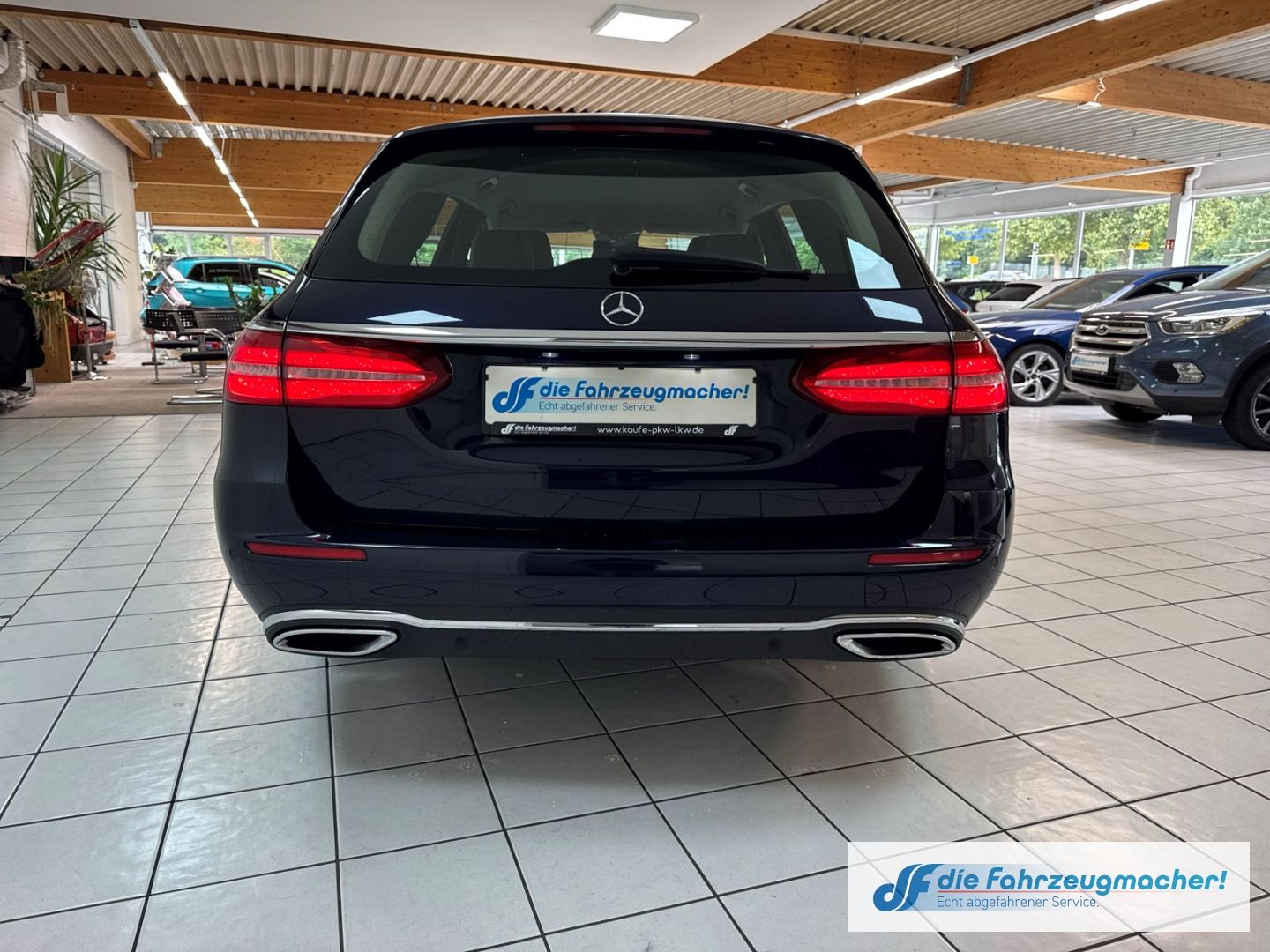 Fahrzeugabbildung Mercedes-Benz E 400 4Matic EU6d-T Luftfederung AD Niveau Navi