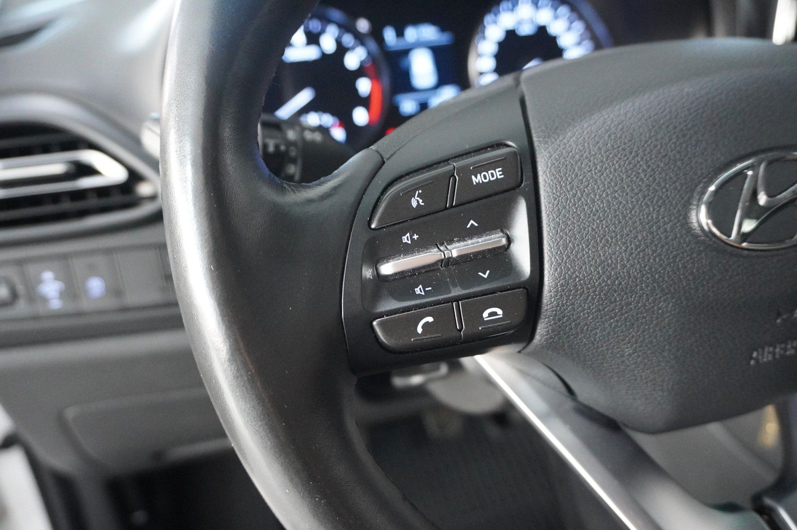 Fahrzeugabbildung Hyundai i30 LIM. 1.5 T-GDI 48V NAVI/LED/SPORT/KAMERA/DAB