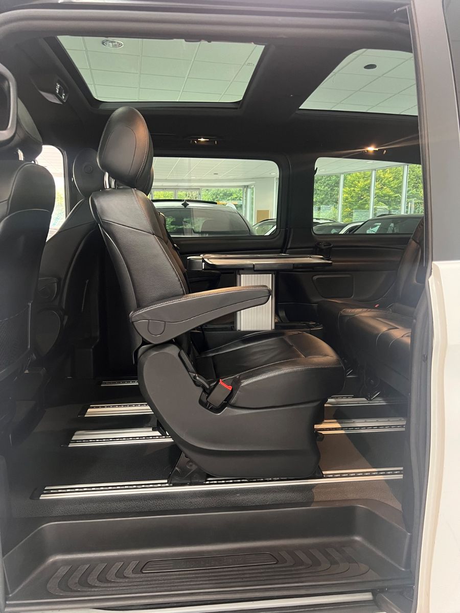 Fahrzeugabbildung Mercedes-Benz V 250 d 4MATIC lang AMG LINE *PANO*Perlmutt-Weiß