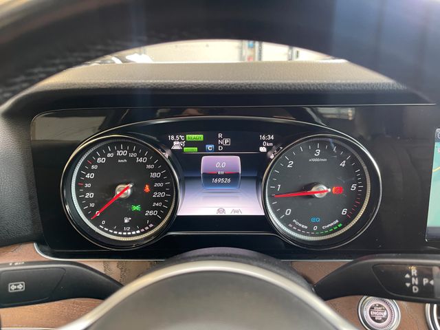 Mercedes-Benz E 300 de Lim. Aut. Avantgarde *LED*LEDER*PANO*