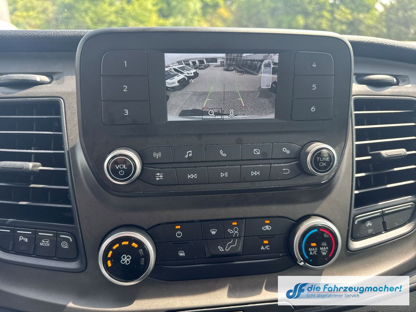 Fahrzeugabbildung Ford Transit Kasten 350 L3 Trend 2.0 MIXTO AHK CarPla