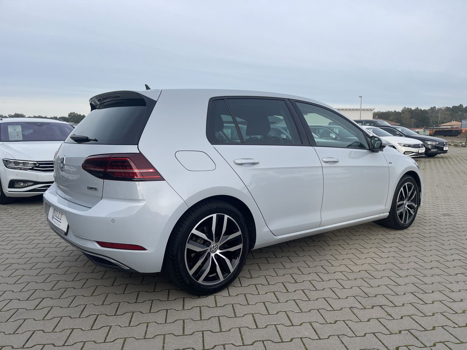 Fahrzeugabbildung Volkswagen Golf 1.5 TSI*BlueMotion*LED-Matrix*Spur*Navi*