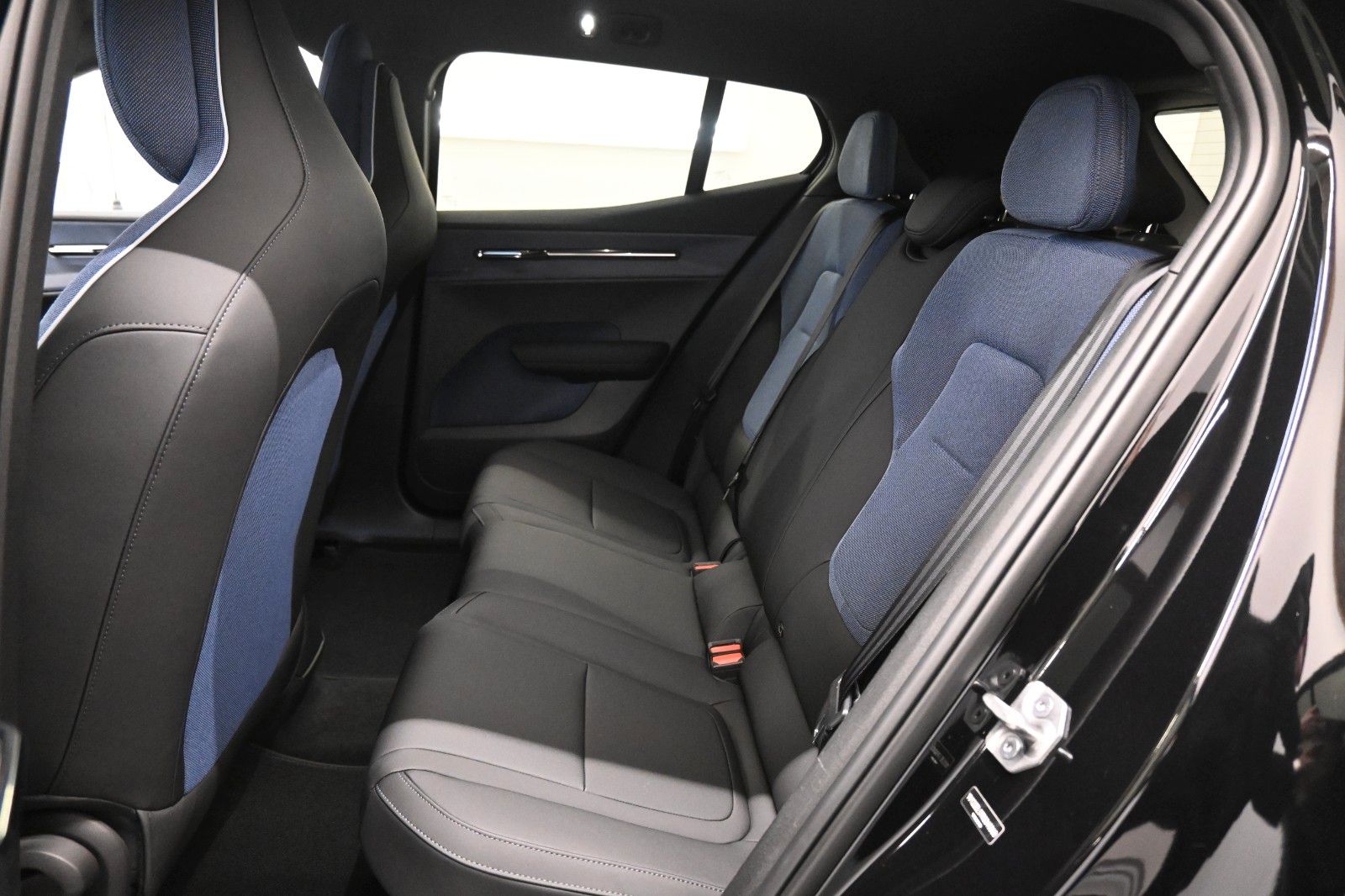 Fahrzeugabbildung Volvo EX30 Single Motor Extended Range Plus ACC