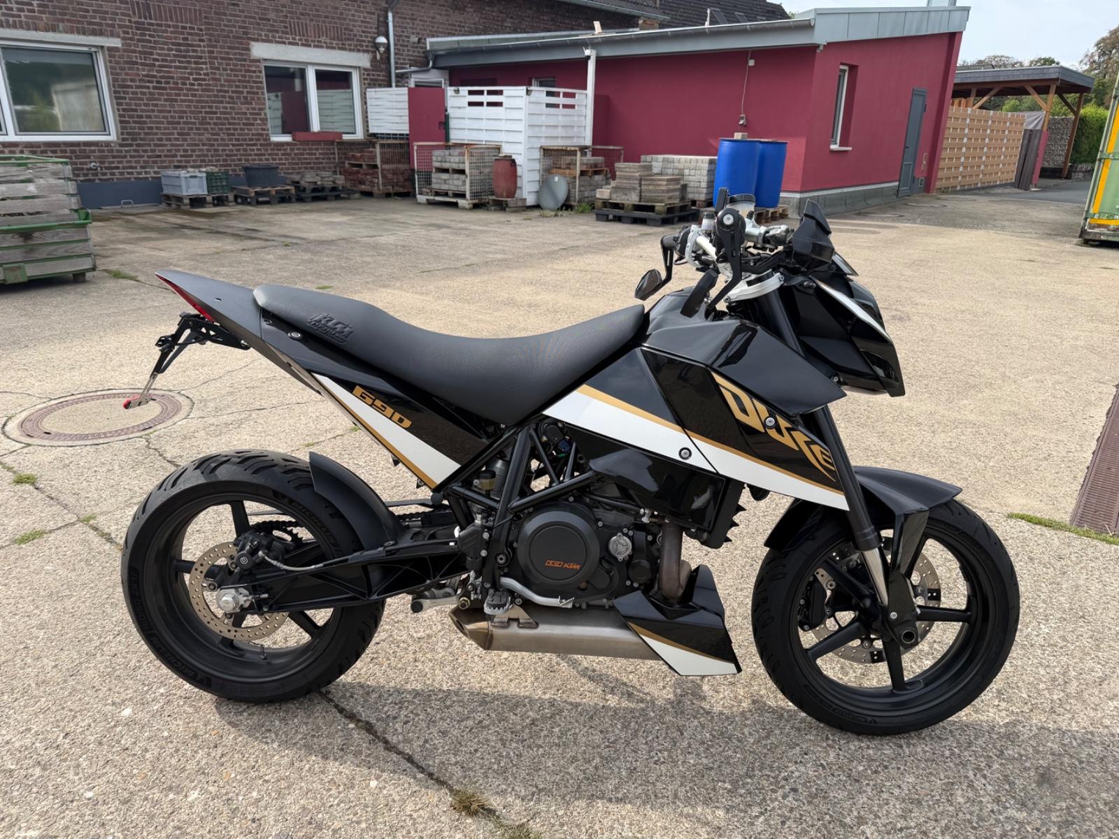 KTM Duke 690 in Topzustand!!
