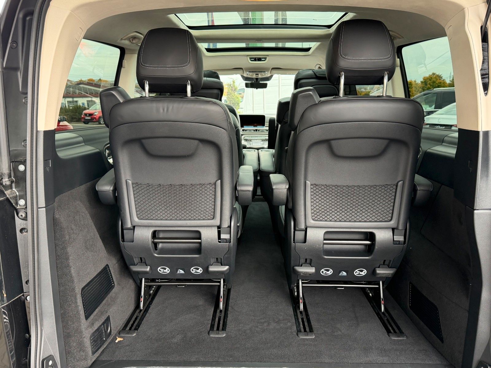 Fahrzeugabbildung Mercedes-Benz V 300 d 4MATIC EXCLUSIVE Luxus-Sitze AHK2,5to