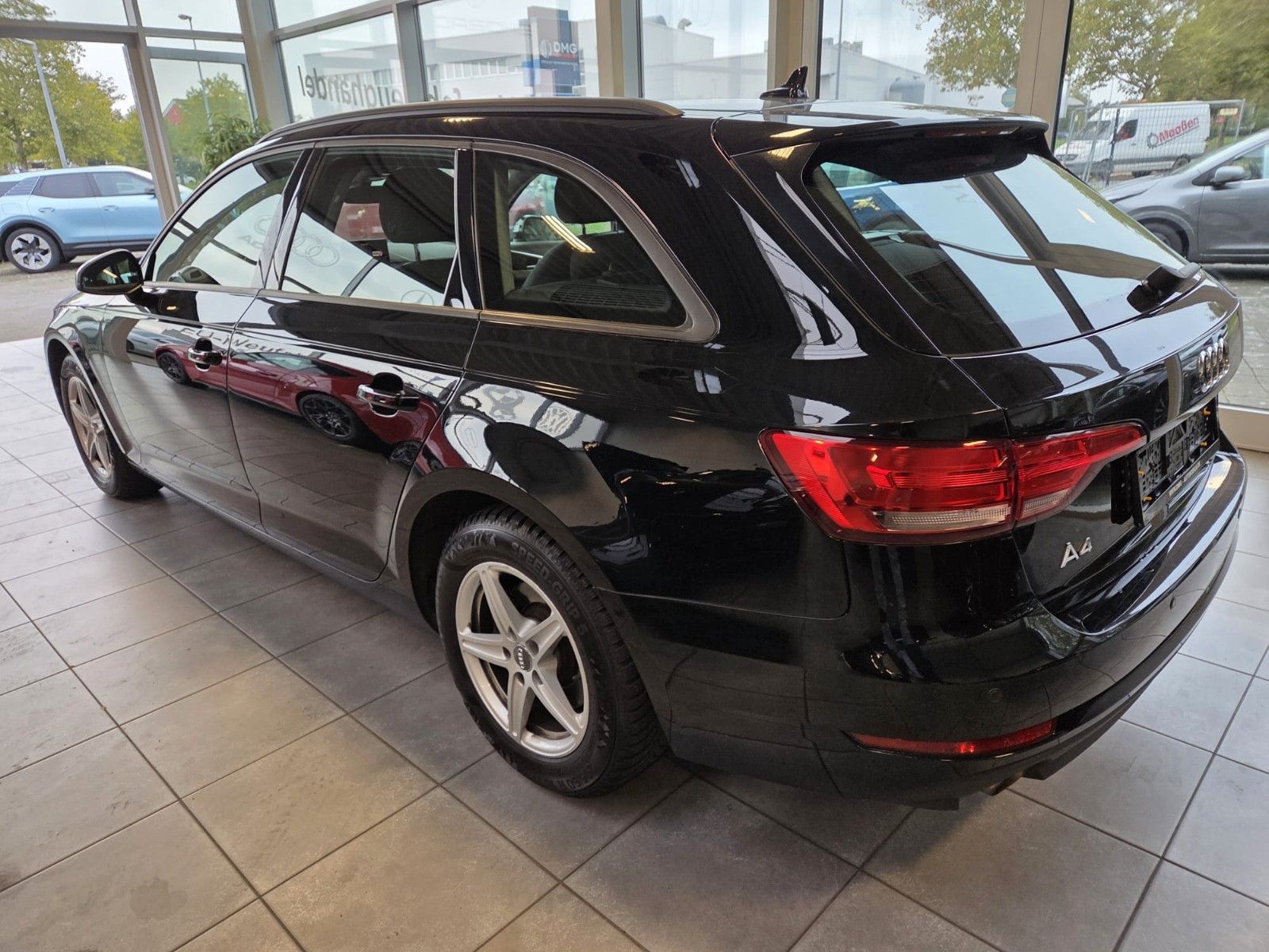 Fahrzeugabbildung Audi A4 Avant basis