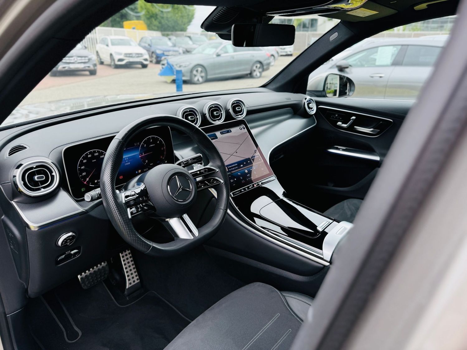 Fahrzeugabbildung Mercedes-Benz GLC 300 d 4M AMG - 360°, Panodach, Standh, Digit
