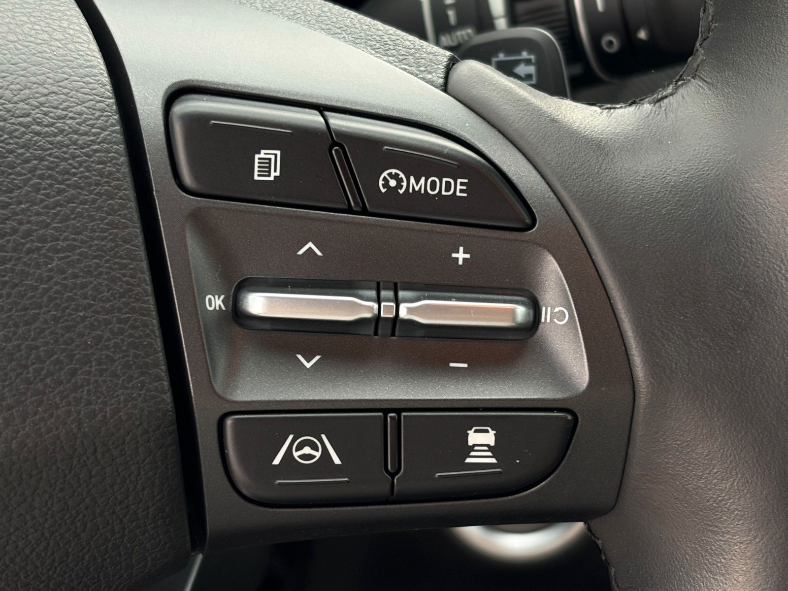 Fahrzeugabbildung Hyundai KONA E Trend 2WD ACC KRELL CarPlay NAV CAM LED